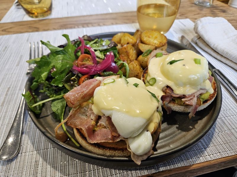 Eggs Benedicte À L'italienne