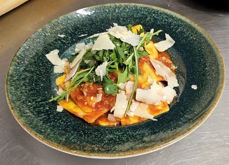 Ravioli À La Viande, Roquette Et Parmesan