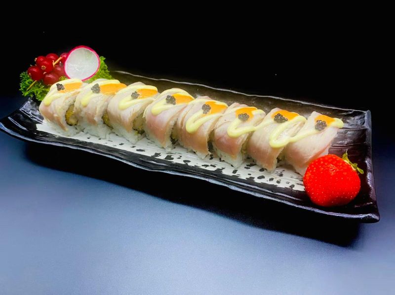 48. Boeuf Poulet Concombre Avocat Mayonnaise Mi-Cuit Spicy