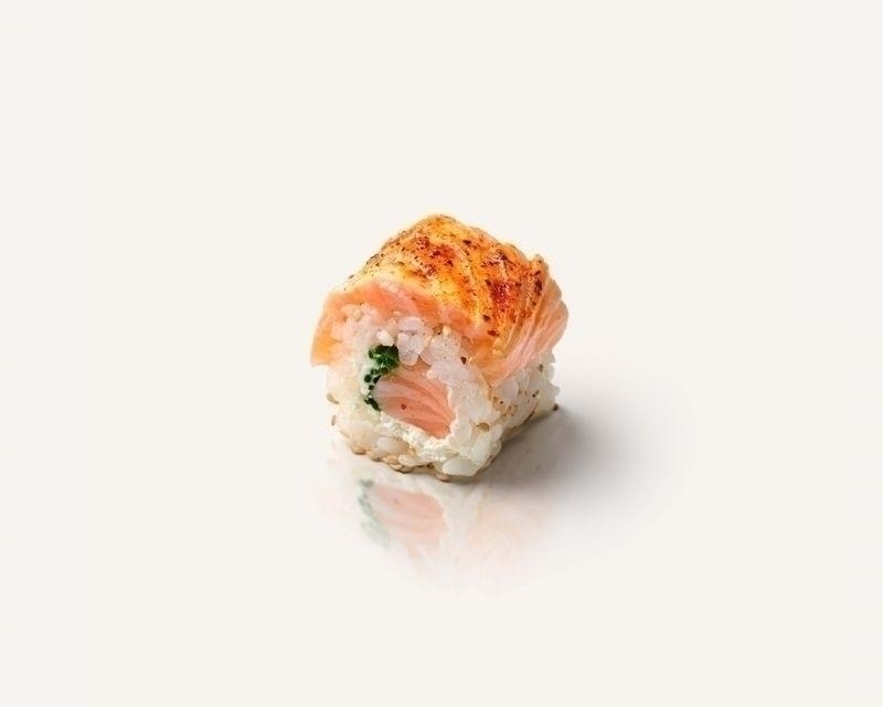 Salmon Aburi Roll