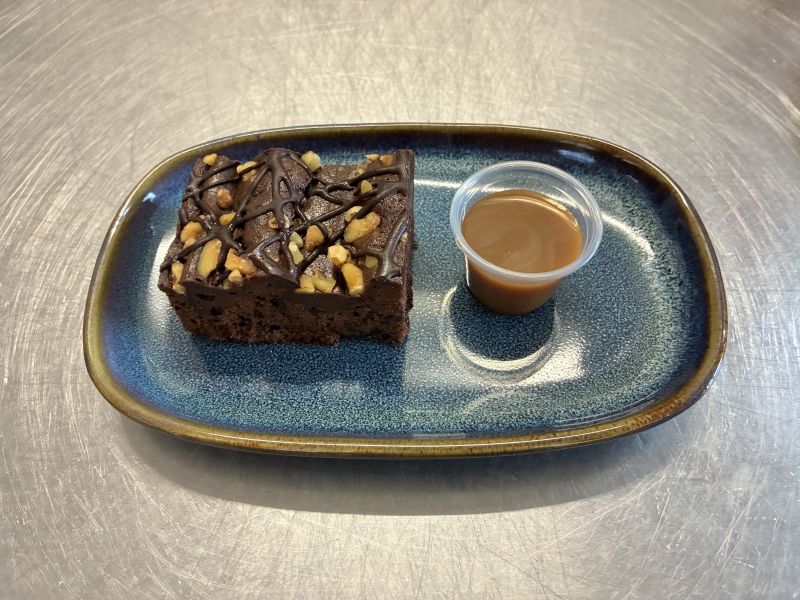 Brownie Au Chocolat, Noix & Sauce Caramel