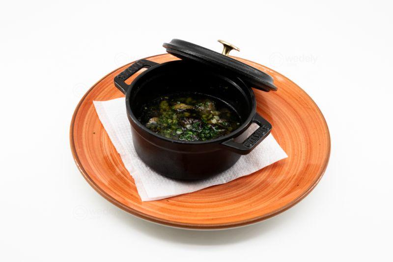 Cassolette D’escargots Au Beurre Et À L‘ail