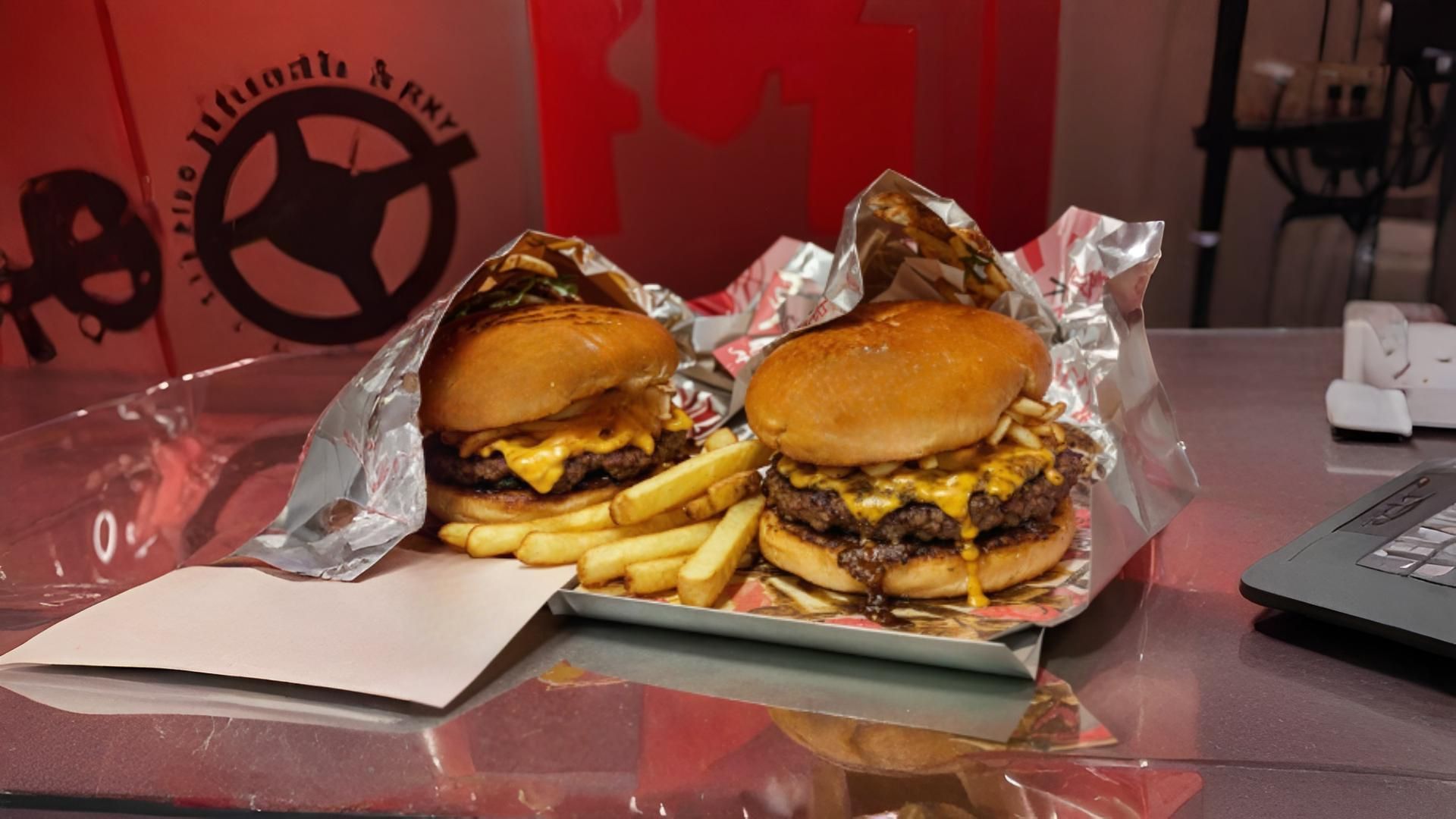 Menu Duo ( x2 Smash Burger + 1 Fries) - Buns of Anarchy