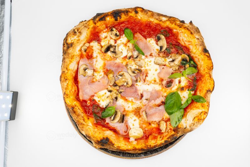 Prosciutto E Funghi