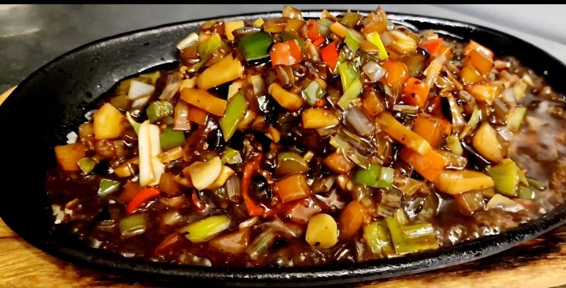 204 Canard Sauce Spéciale Légèrement Pimenté. ( À L'ail Et Aux Haricots Noirs Chinois)