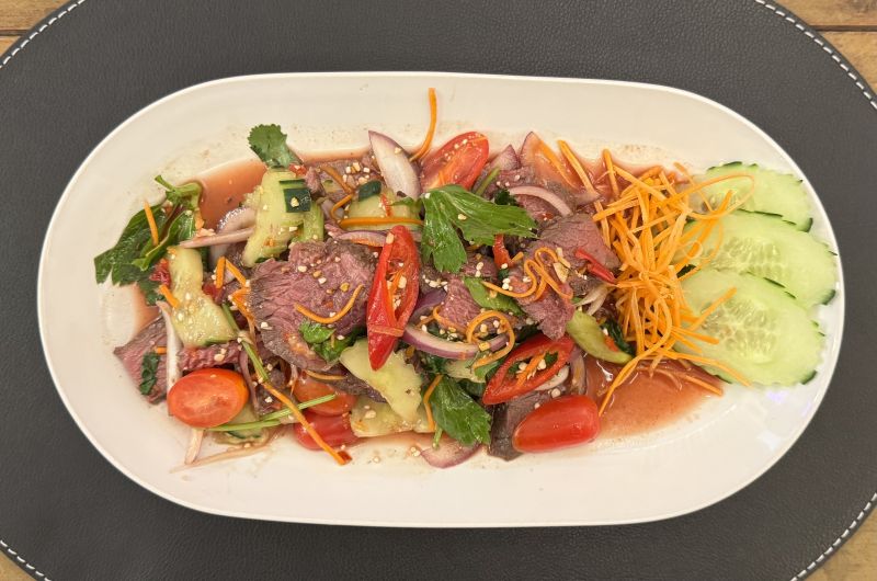 (59) Salade De Filet De Bœuf Grillé Épicée (Yum Nue Yang )