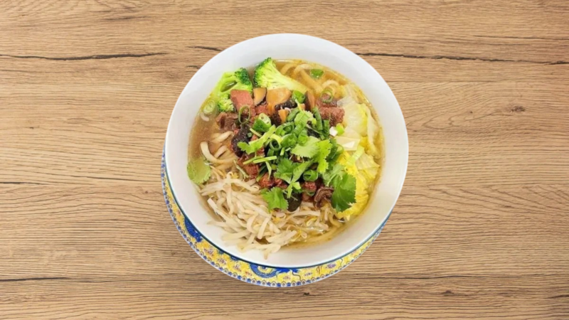 Soupe De Nouilles Au Bœuf Et Aux Champignons