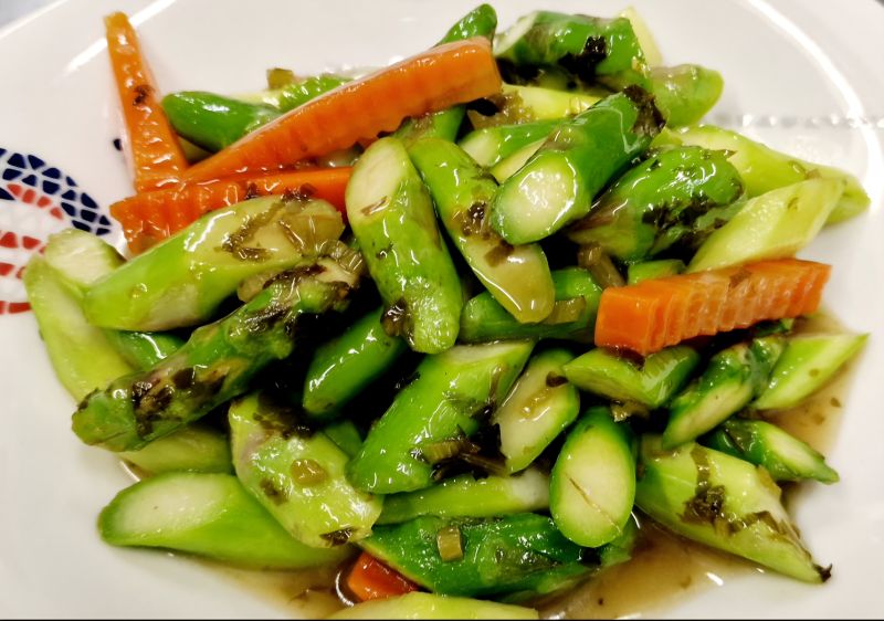 207 Asperges Fraiches Aux Légumes Marinés A La Chinoise.