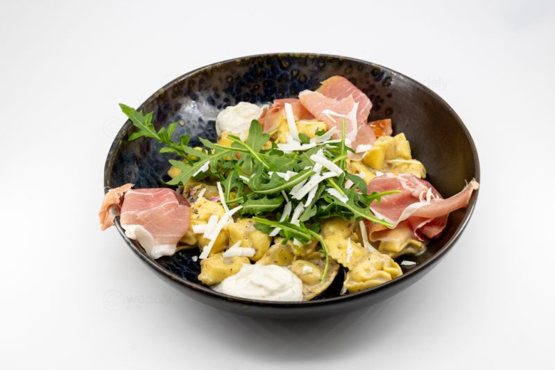 Tortellini Crème D’aubergine, Jambon De Parme, Roquette Et Burrata