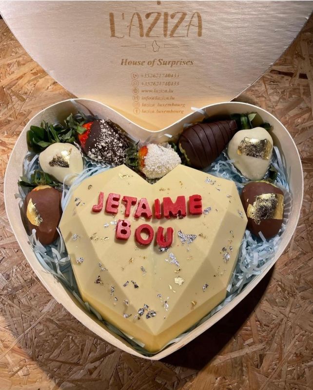 Heart Shaped Chocolate&Strawberries