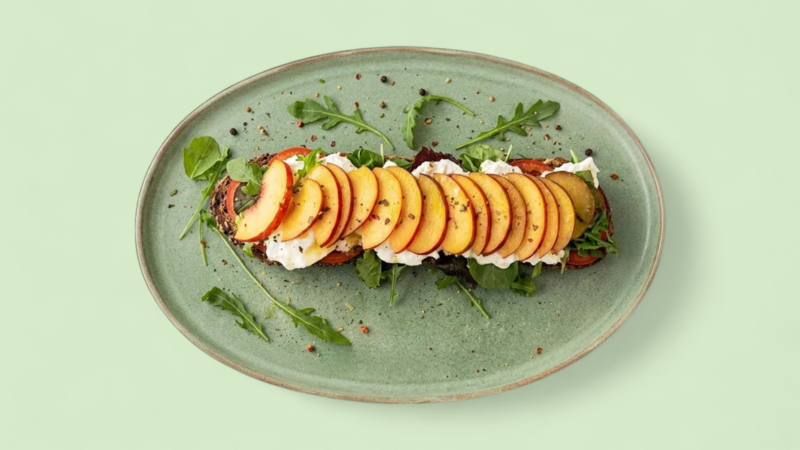 Toast Hot Honey Burrata-Pêches