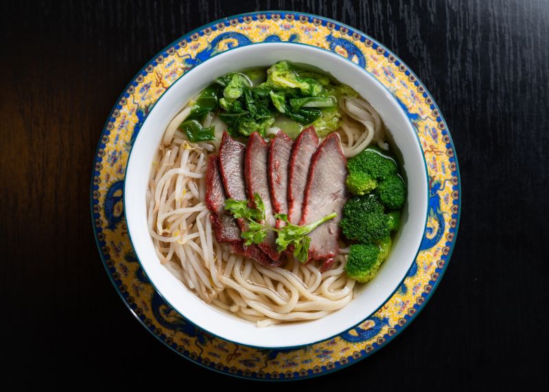Soupe de nouilles au filet mignon de porc, laqué au miel - Dancing Noodles