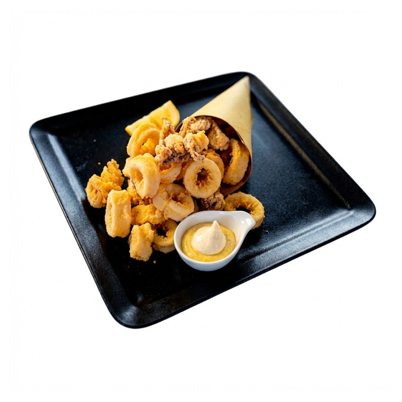 Friture De Calamar Et Scampis Servi Avec Salade