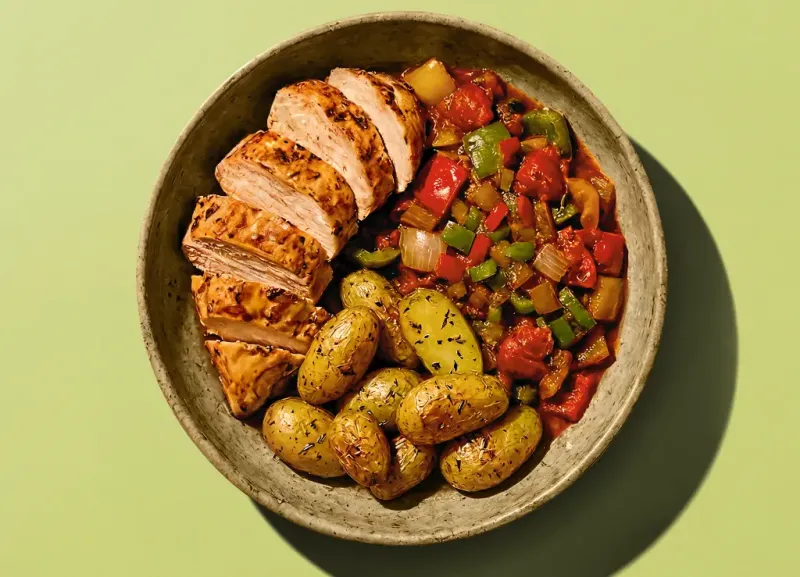 Filet De Poulet Aux Pommes De Terre Et Poivrons