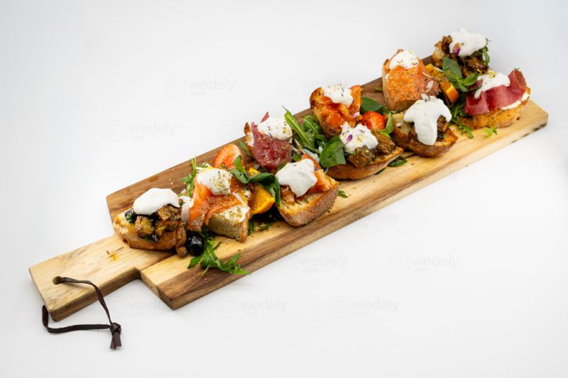 Sélection De Charcuteries Et Fromages Italiens, Piadina Artisanale