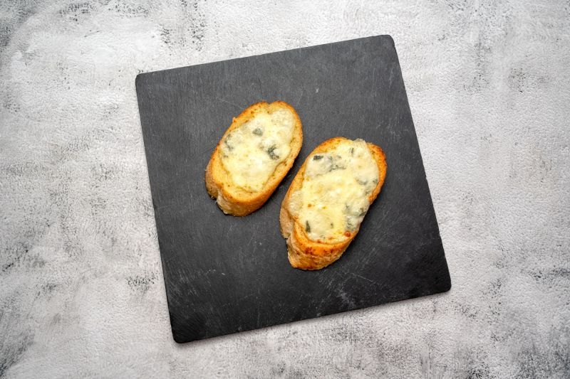 Pains À L'ail Gorgonzola