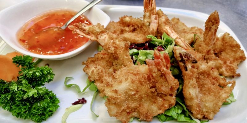104 Tempura De Scampis Croustillants, Sauce Thaïlandaise, Sucrée Et Un Peu Épicée, Servi À Part. (6 Pièces)