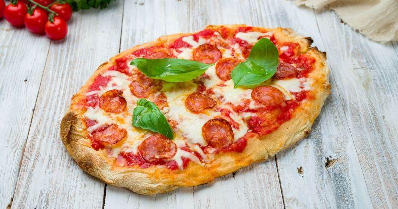 Pinsa Au Salami Et Au Fromage