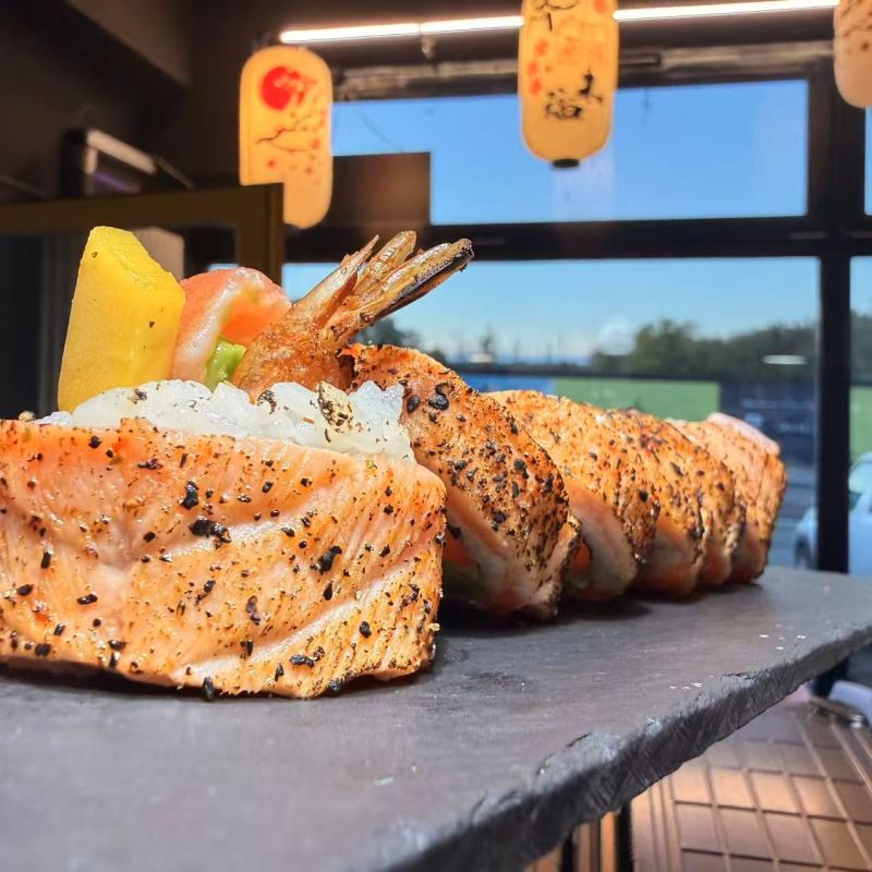 115A Mi-Cuit Roll Saumon & Tempura Barbecue