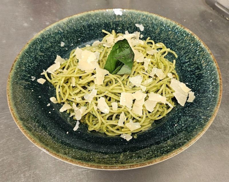 Spaghetti Al Pesto Di Basilico E Noci