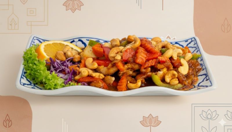 F3) Chicken With Cashews