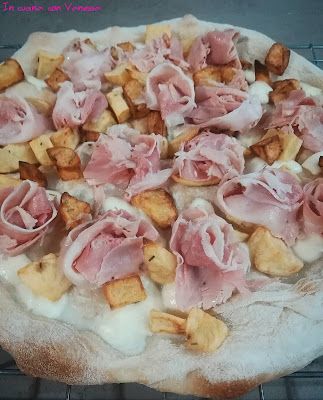 Pizza Blanche Avec Mozzarella De Bufflonne, Porchetta Et Gorgonzola
