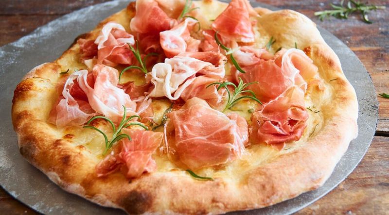 Focaccia Bianca Con Crudo