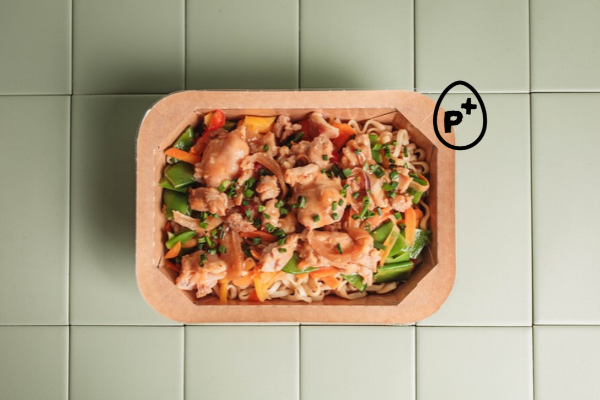 Nouilles Sautées Au Poulet Laqué